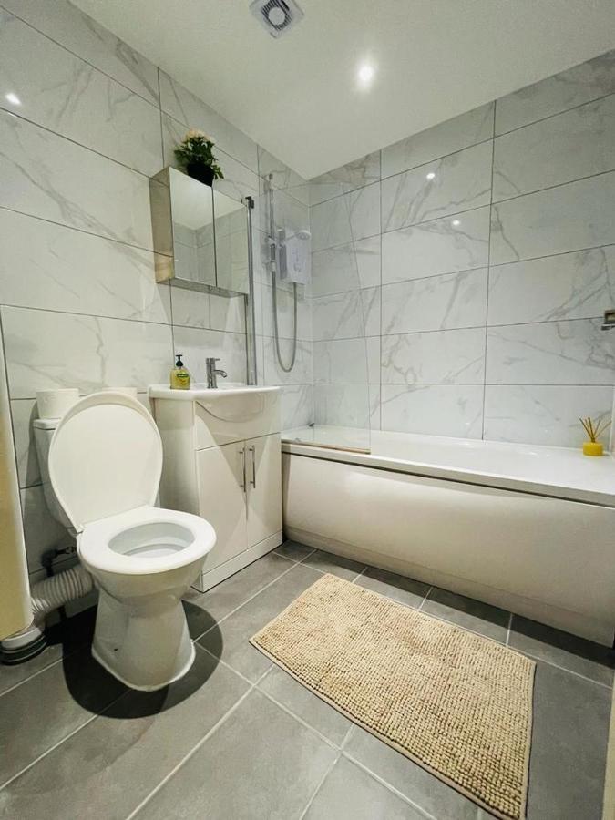 Lovely 2 Bedroom Serviced Apartment In Londres Exterior foto